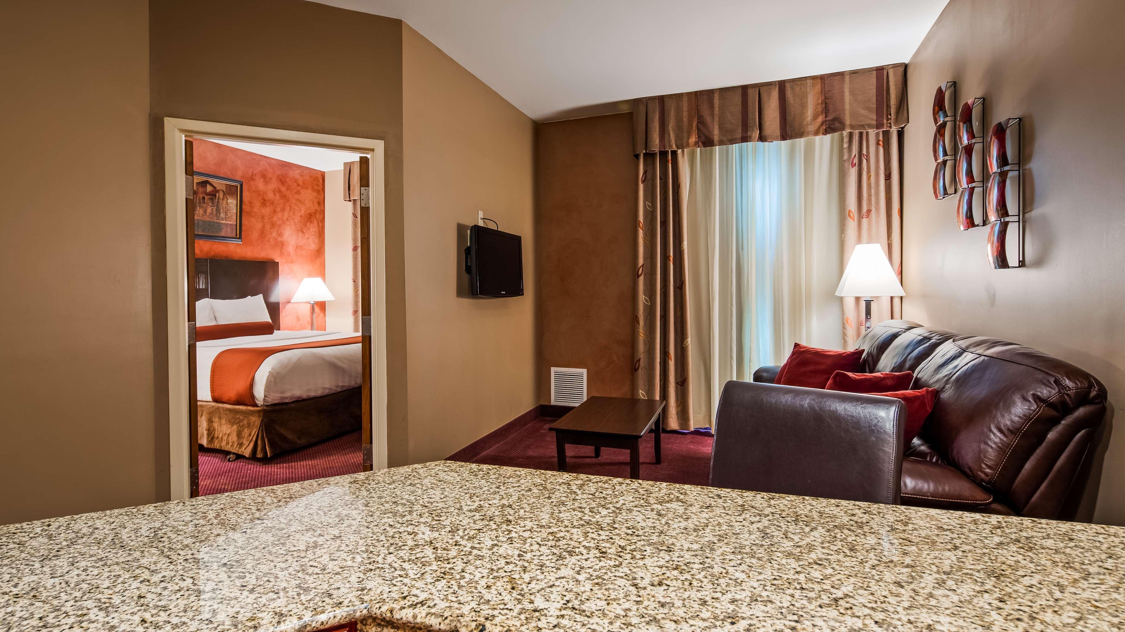 Best Western Plus Hannaford Inn & Suites Kenwood Ngoại thất bức ảnh