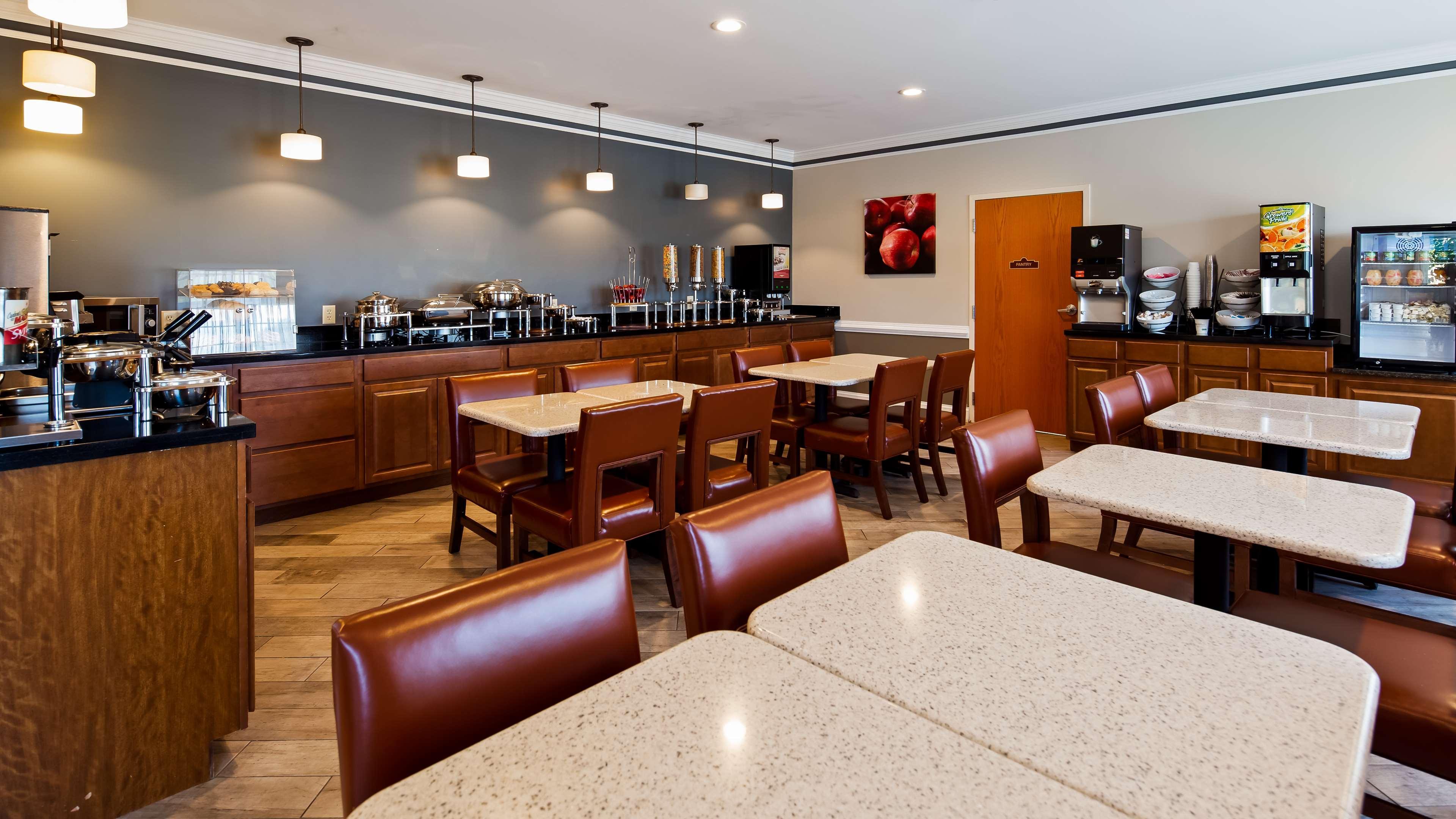 Best Western Plus Hannaford Inn & Suites Kenwood Ngoại thất bức ảnh