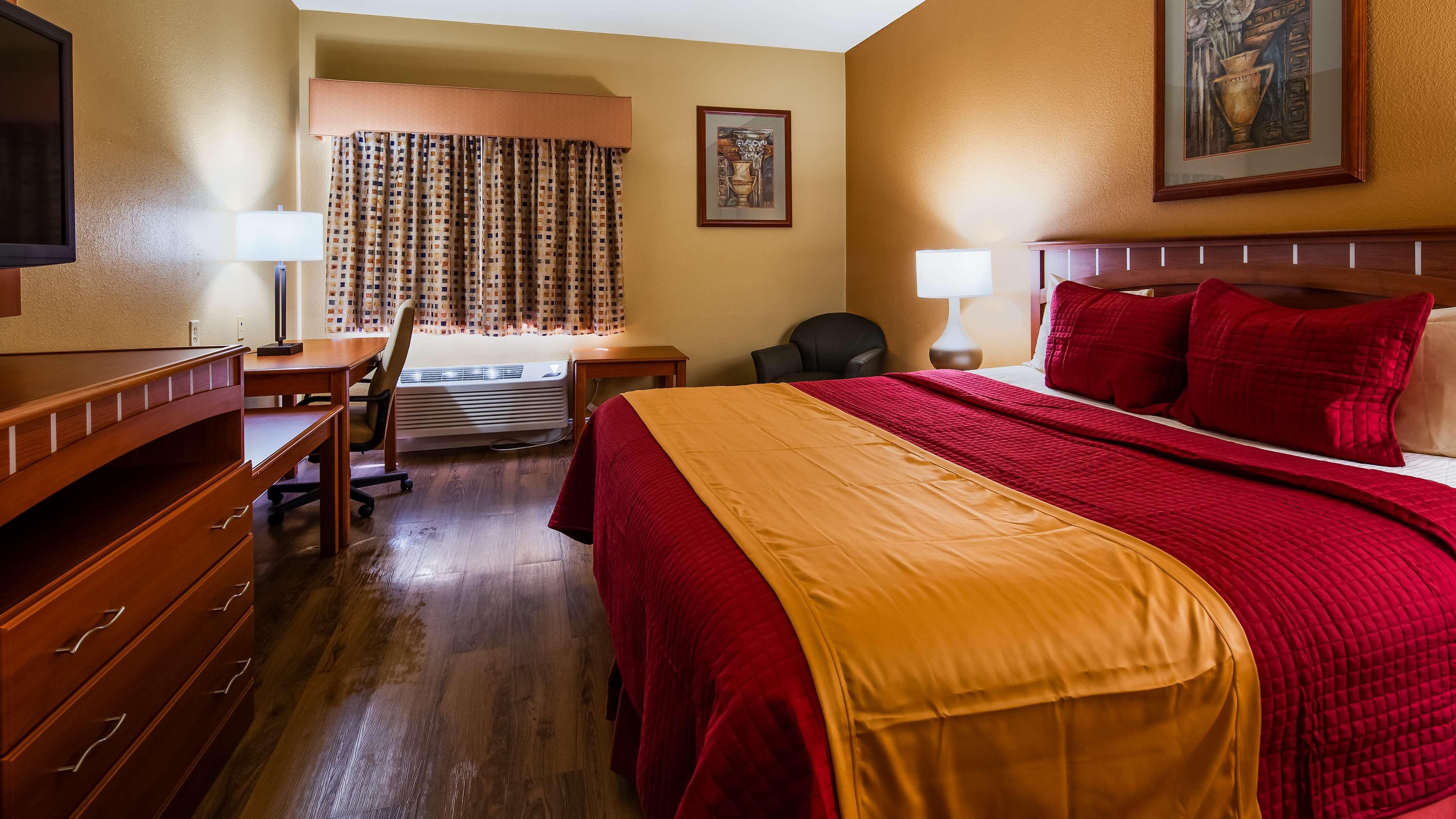 Best Western Plus Hannaford Inn & Suites Kenwood Ngoại thất bức ảnh