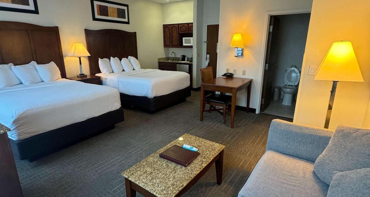 Best Western Plus Hannaford Inn & Suites Kenwood Ngoại thất bức ảnh