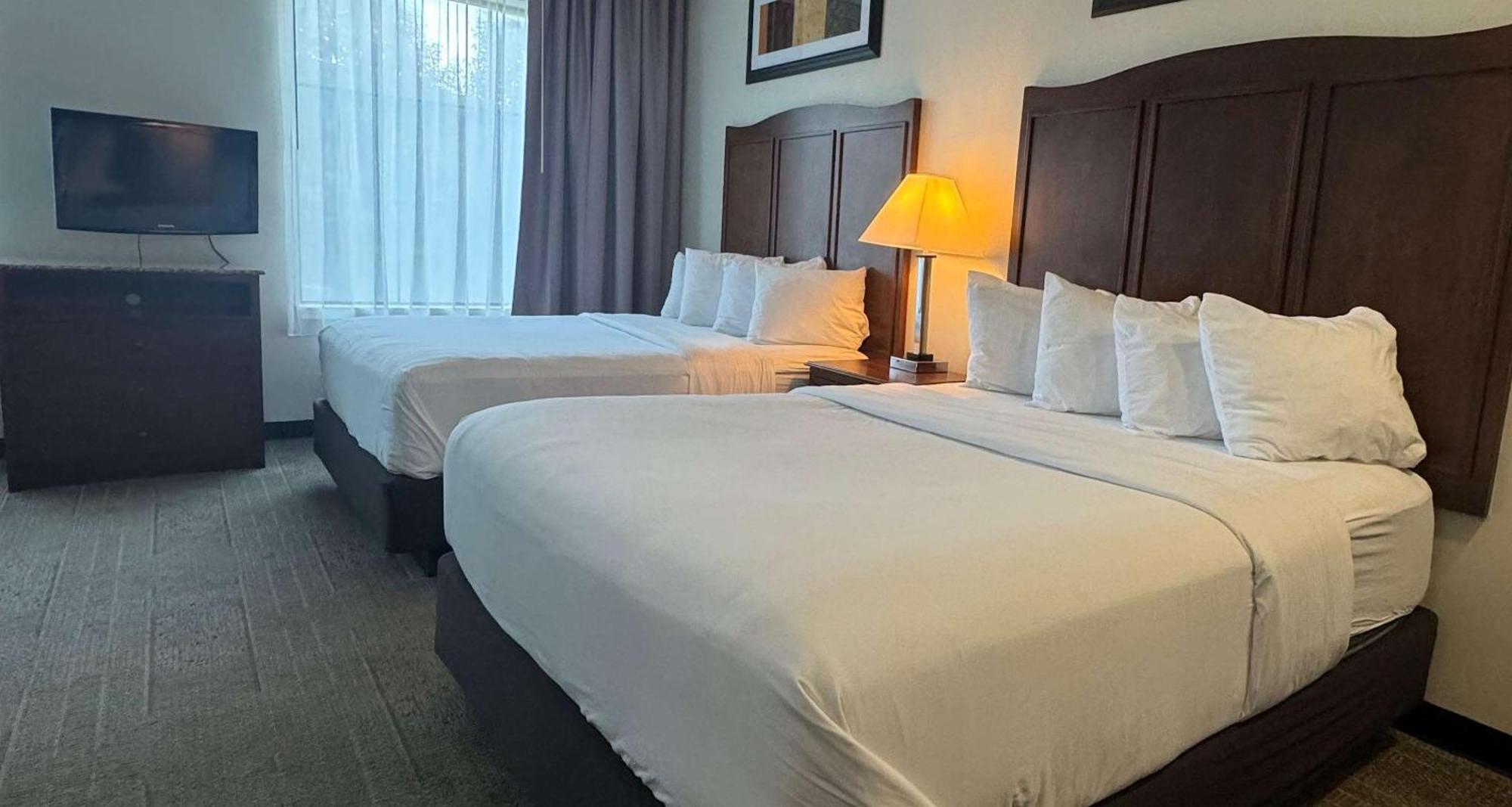 Best Western Plus Hannaford Inn & Suites Kenwood Ngoại thất bức ảnh