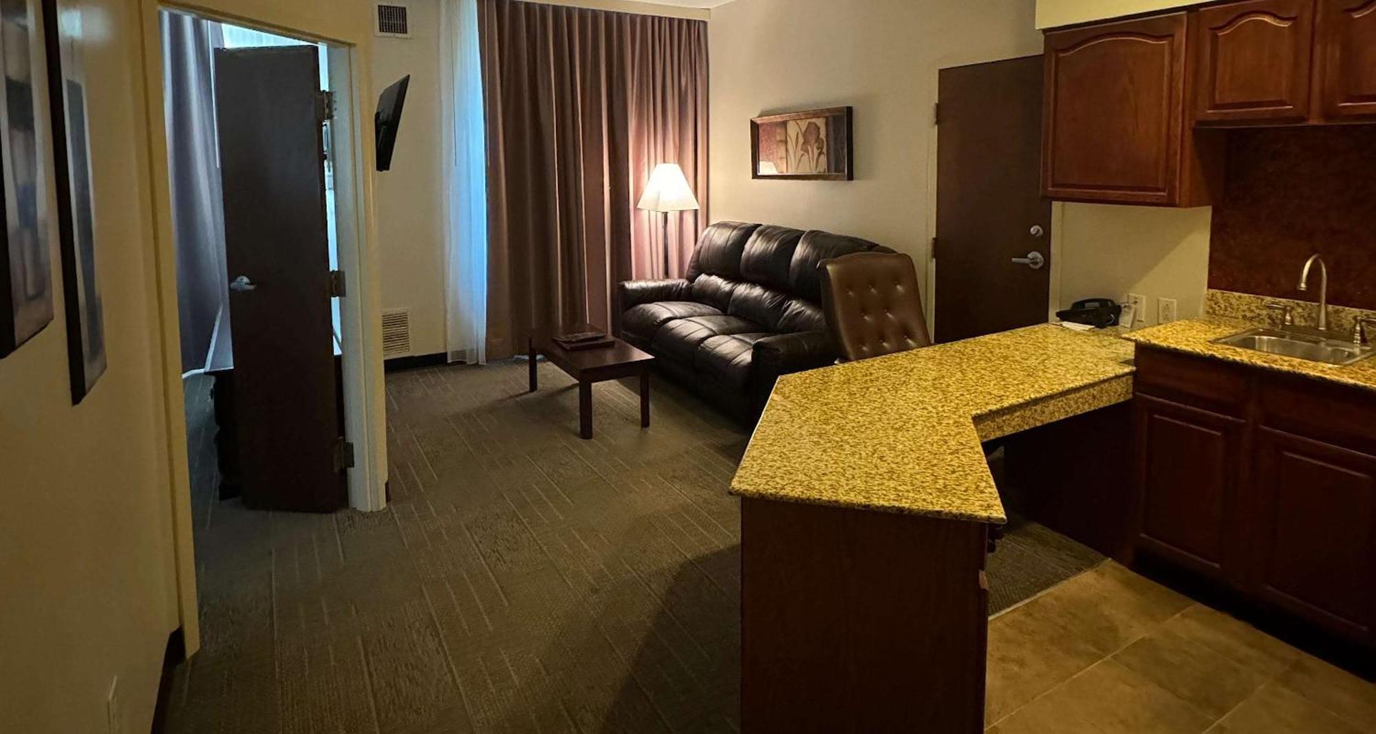 Best Western Plus Hannaford Inn & Suites Kenwood Ngoại thất bức ảnh
